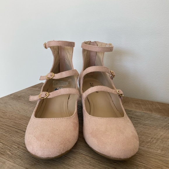 Women’s Low Pink Heels - Picture 10 of 15